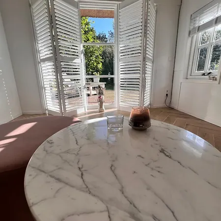 Lingeliefde Complete Met Eigen Keuken En Badkamer Acquoy