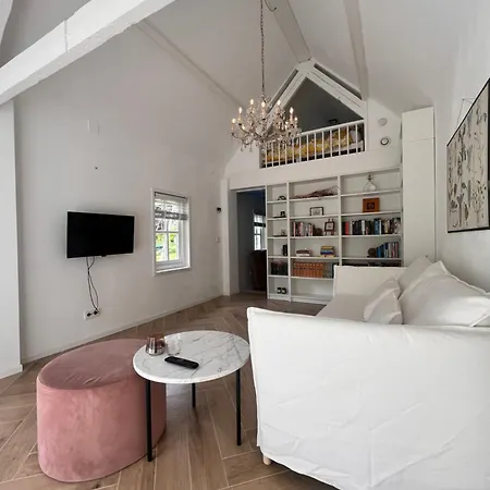 Lingeliefde Complete Met Eigen Keuken En Badkamer 招待所 Acquoy