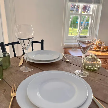 Lingeliefde Complete Met Eigen Keuken En Badkamer 招待所 Acquoy