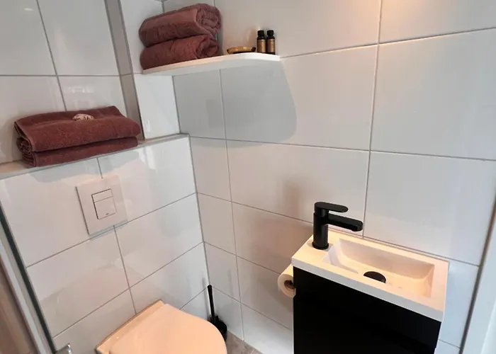 Lingeliefde Complete Met Eigen Keuken En Badkamer Acquoy