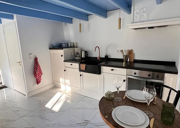 Pensjonat Lingeliefde Complete Met Eigen Keuken En Badkamer