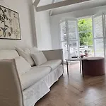 Lingeliefde Complete Met Eigen Keuken En Badkamer Πανσιόν Acquoy