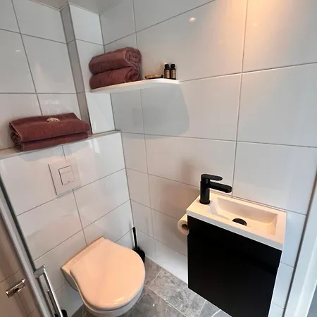 Lingeliefde Complete Met Eigen Keuken En Badkamer Acquoy