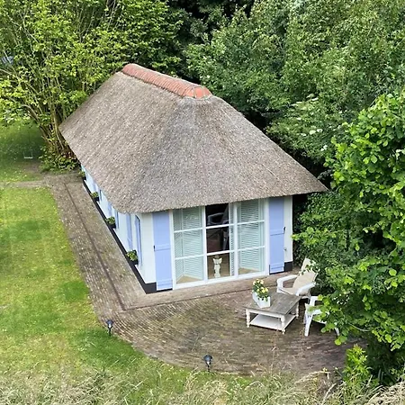 Lingeliefde Complete Met Eigen Keuken En Badkamer 3*