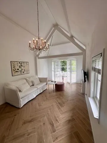 Lingeliefde Complete Met Eigen Keuken En Badkamer Pensión 3*