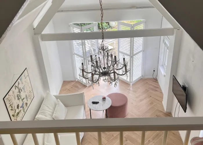 Lingeliefde Complete Met Eigen Keuken En Badkamer 3*