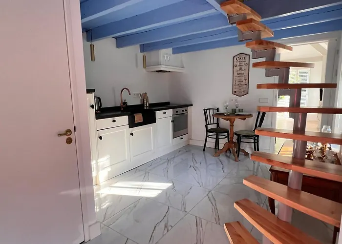 Lingeliefde Complete Met Eigen Keuken En Badkamer Pensión